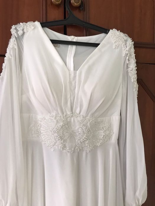 Ақ көйлек сатылады