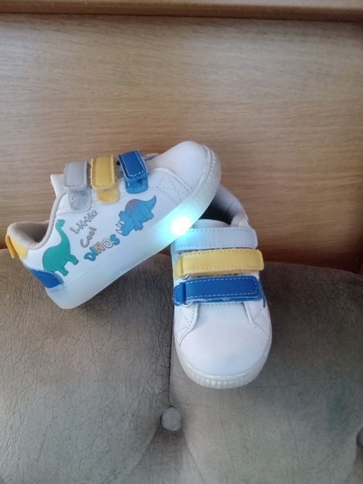 Детски ботуши-апрески,боти-естествен велур, маратонки-светещи,пантофи