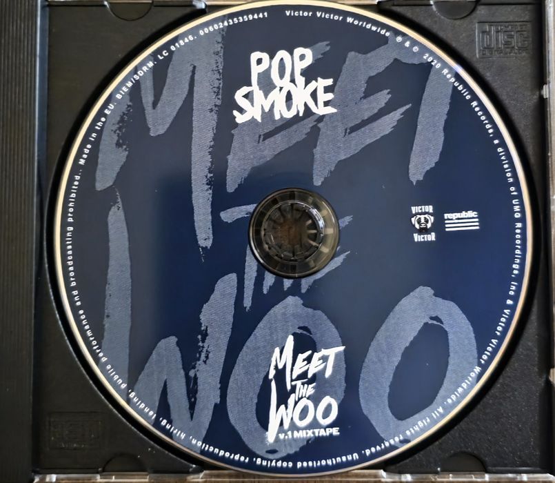 CD дискове на Pop Smoke и 50 cent