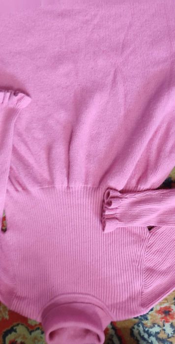 продаю вещи на девочку( платья). Рост 116