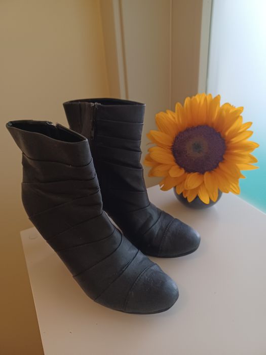 Дамски черни боти