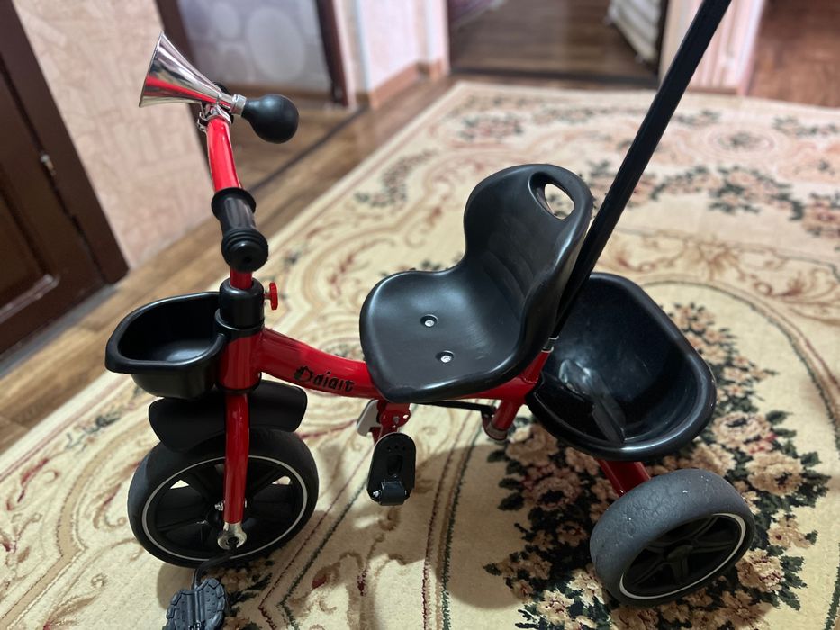 Детский велосипед с родительской ручкой