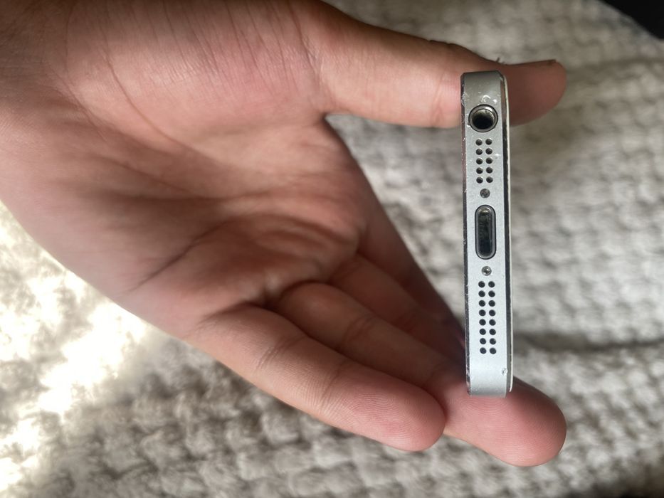 продается айфон 5  срочно!