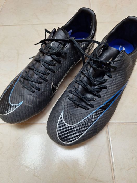 Бутонки за футбол Nike