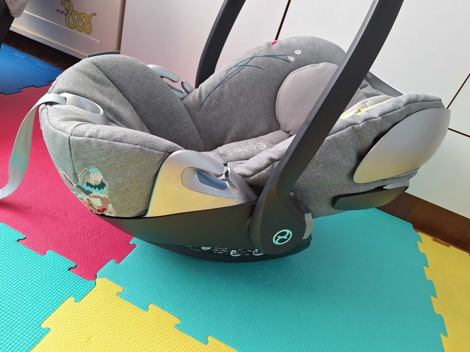 Столче за кола и база Cybex Cloud Z