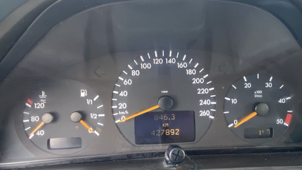 Mercedes E Class E220 W210