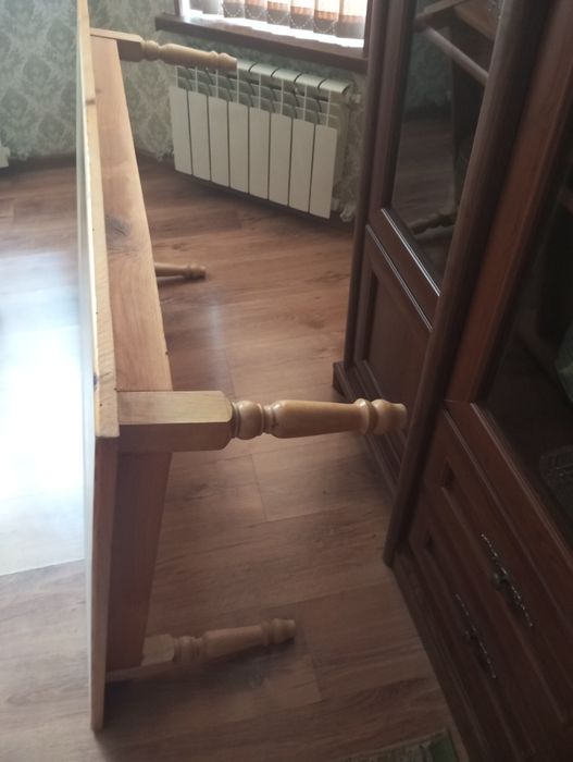 Продаются 2 сундука, низкий стол, стабилизатор и автотрансформатор