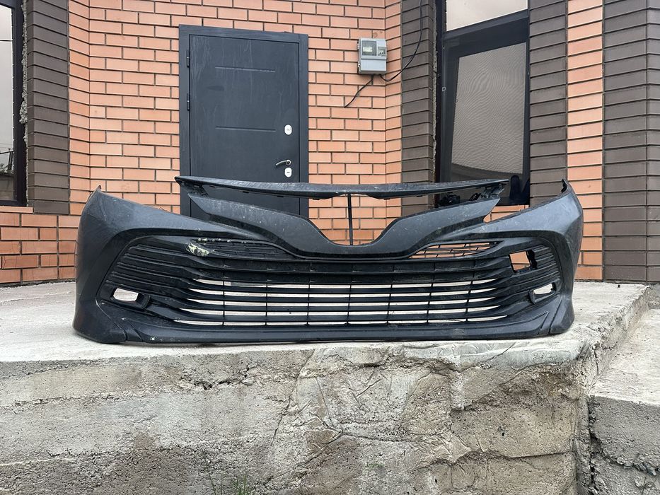 Продается передний бампер на Toyota Camry V70