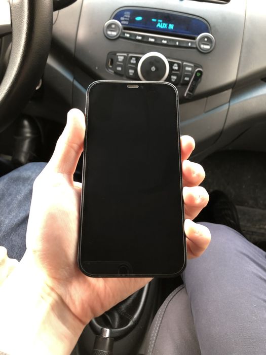 iPhone 12  4 64 srochno sotiladi holati ideal