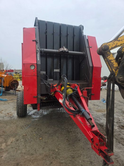 Presă de balotat rotunda Massey Ferguson  828