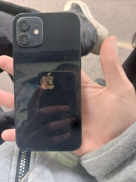 Apple iphone 12.