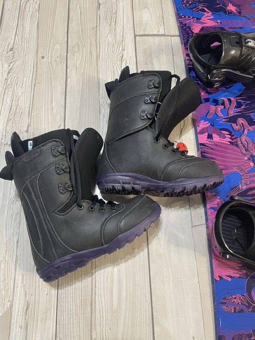 Сноуборд с ботинками