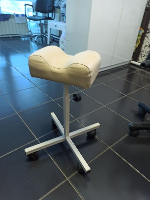 Подножка для педикюра