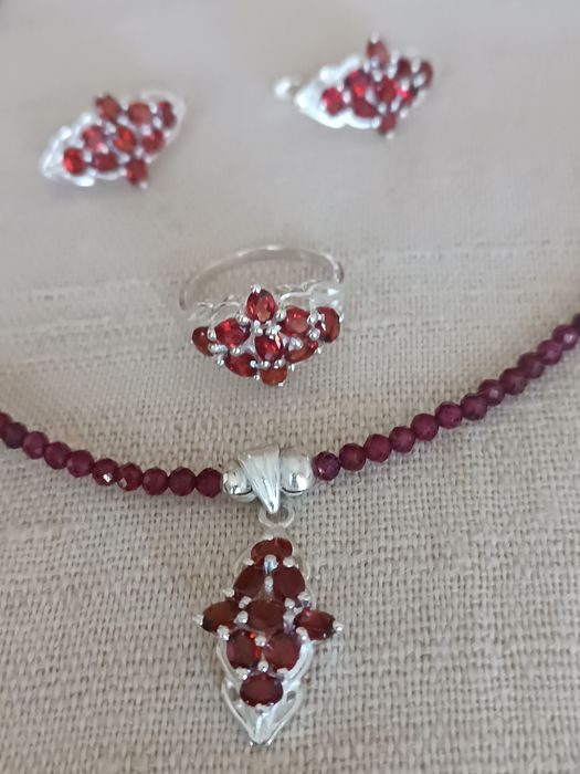продам  серебряный 925° комплект с гранатами