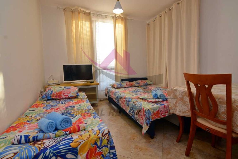 Дава се под наем Двустаен апартамент в к.к. Св.Св. Константин и Елена - 42 кв.м за 511 € - Снимка #1