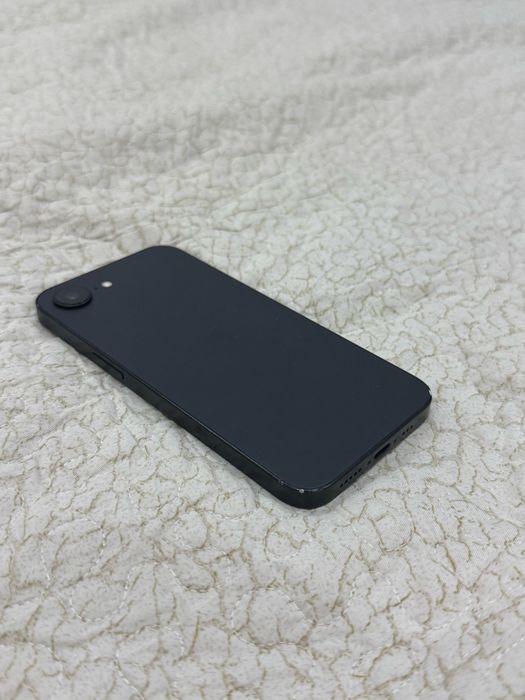 Продам iPhone 16 Е