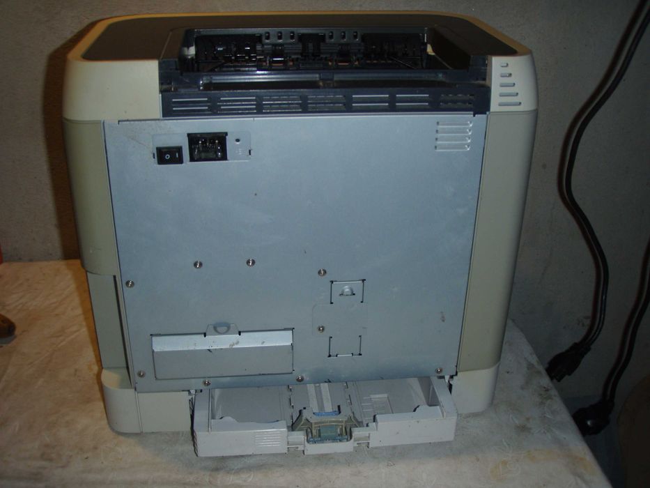 Imprimanta laser color cu placa de retea HP 2600n, murdareste foaia