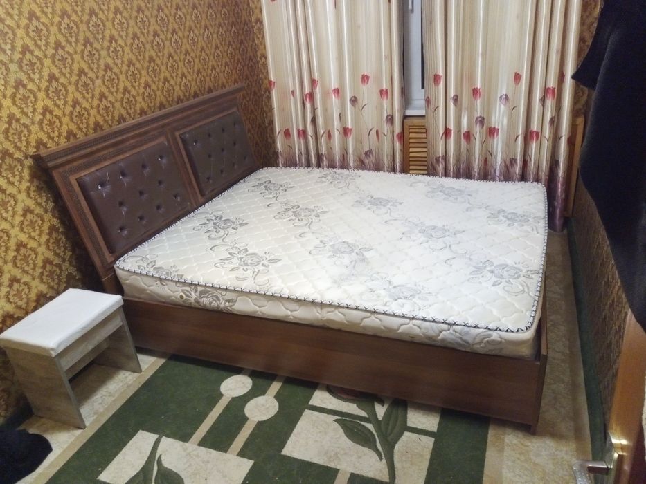 Двуспальная кровать