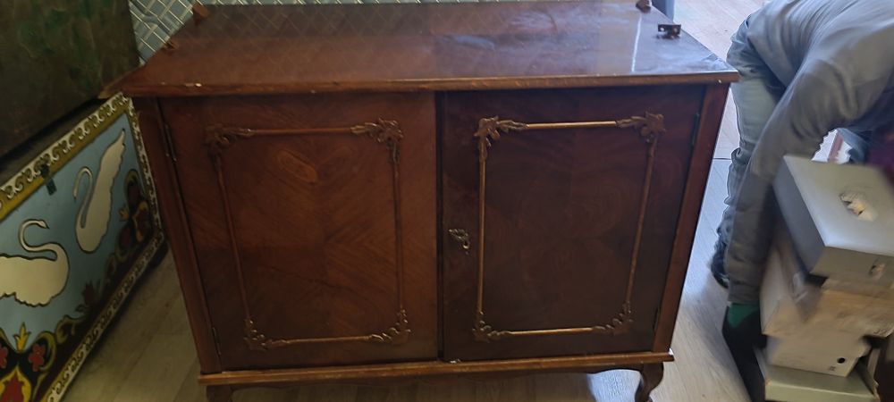 Продам шкаф под телевизор