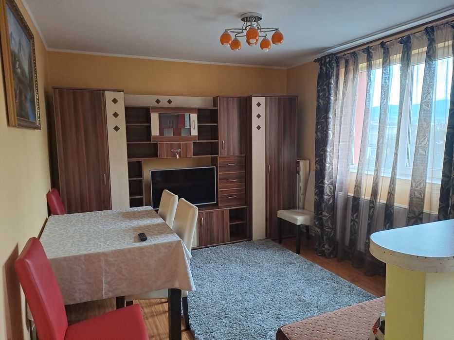 Închiriez apartament cu 2 camere pe str.Sf.Vineri