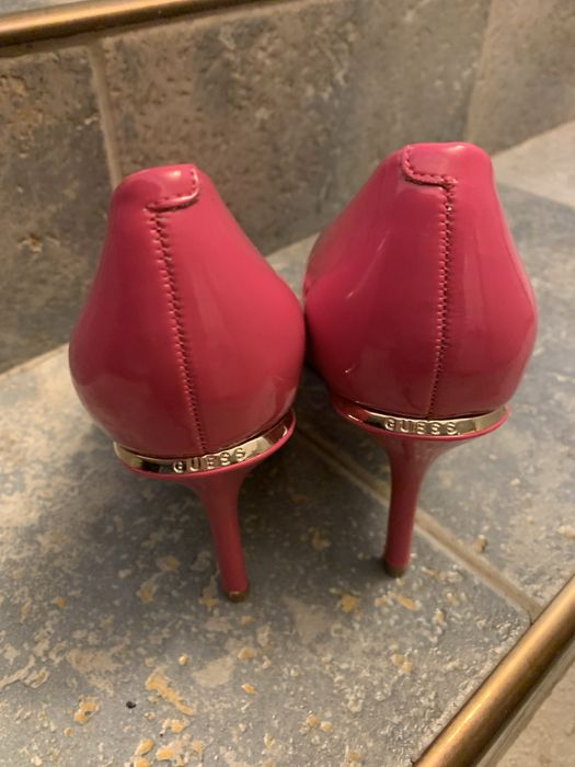 Розови лачени обувки Guess 37