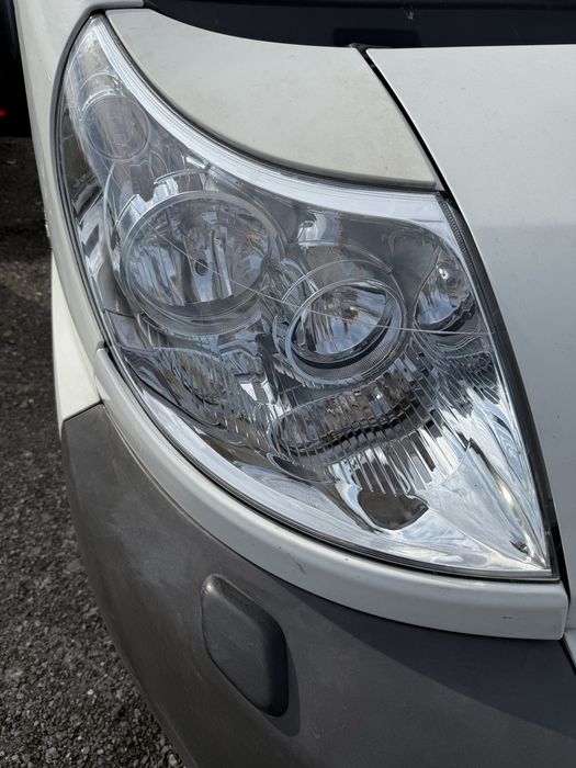 Десен фар за Пежо боксер 2007 г.8пина