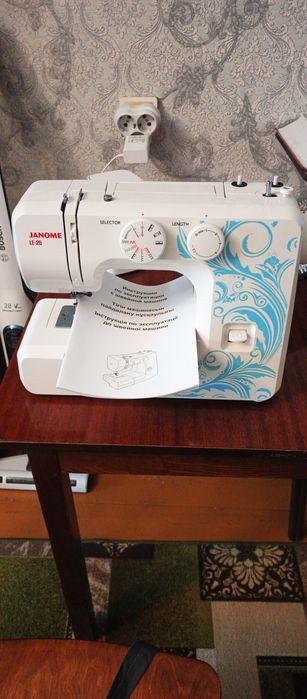 Продам швейную машинку