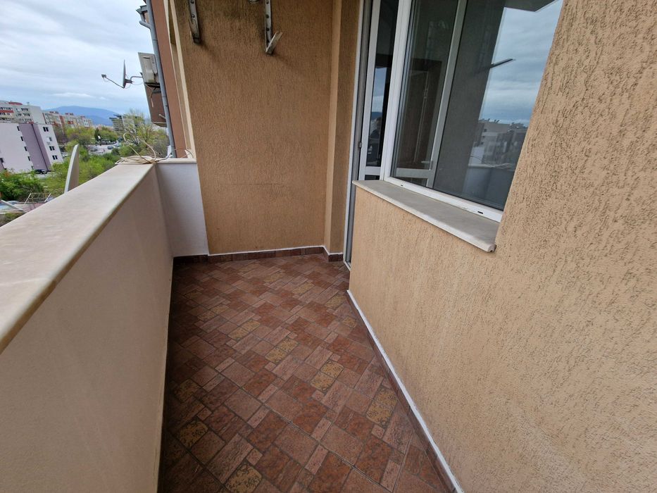 Тристаен апартамент за продажба  в кв. Еленово на гр. Благоевград.