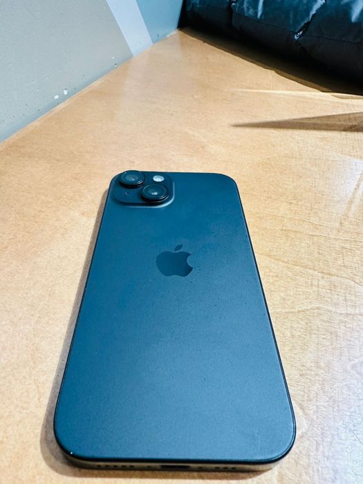 Продаю айфон 15