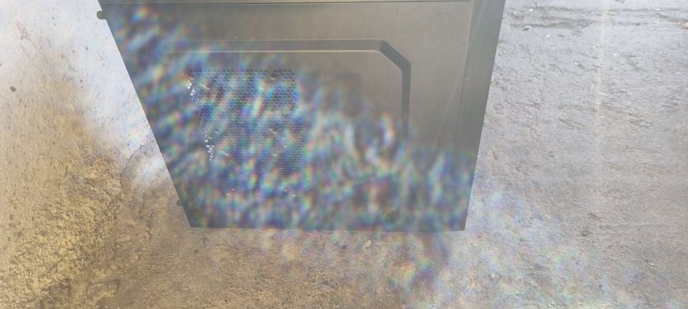 Vând 2carcase de calculator de geiming