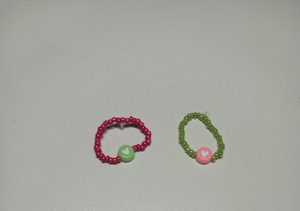 Гривни,пръстени и гердани от мъниста