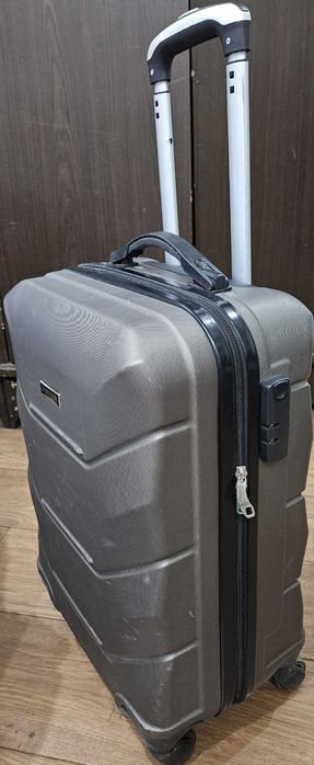 Чемодан средний 55*35*25