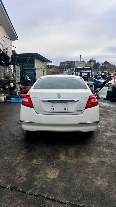 Ниссан на разбор