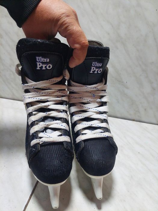 Patine 94 hochei hochey CCM Ultra Pro marime 32 ( 21 cm)