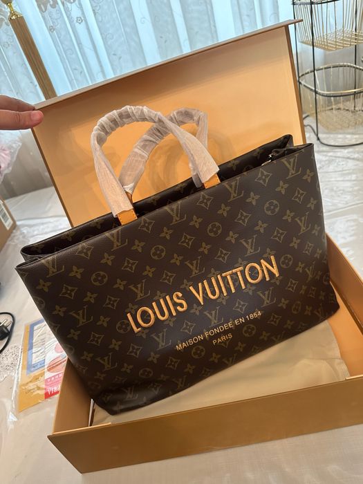 Сумка LV очень удобная