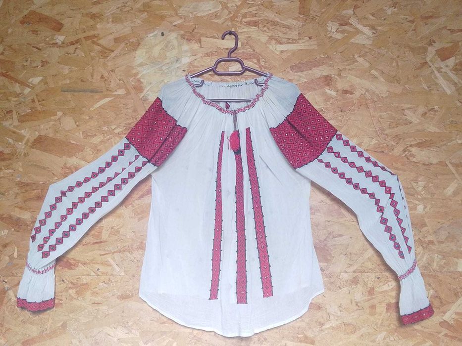 Vând costum popular muntenesc – 6 piese, lucrat manual