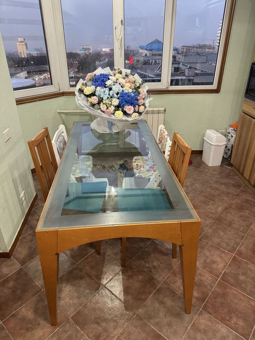 Обеденный стол на 8 персон