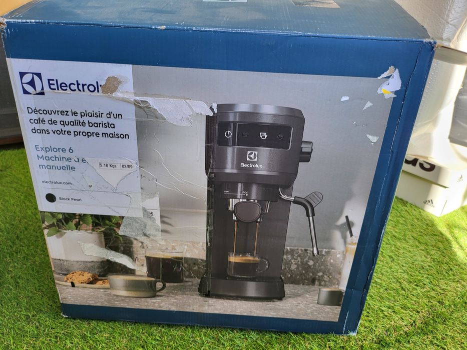 Еспресо кафемашина с ръкохватка Electrolux Explore
