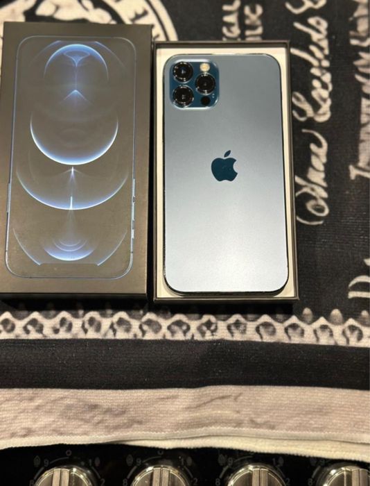 Продам айфон 12 про