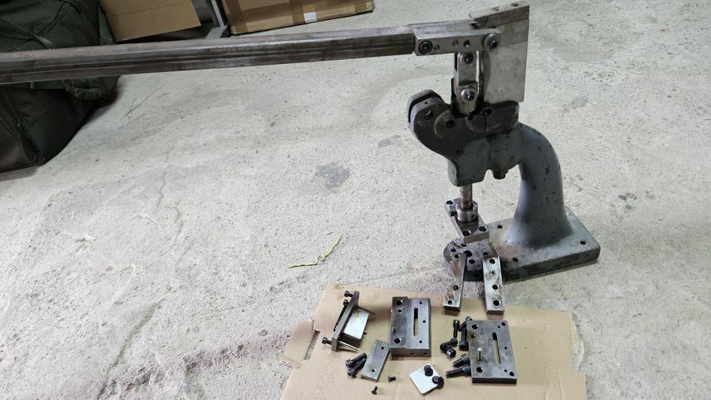 Presa manuala industriala veche, embosare, stantare