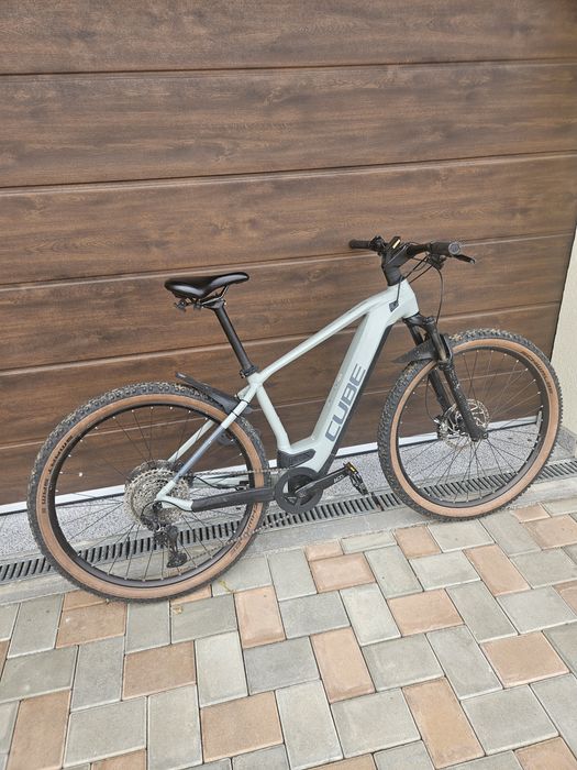 Bicicleta electrica Cube reaction race 625