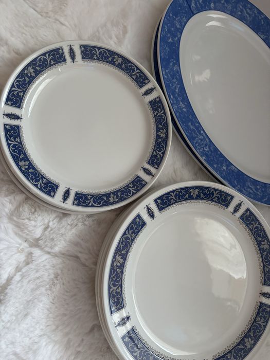 Чинии синьо и бяло