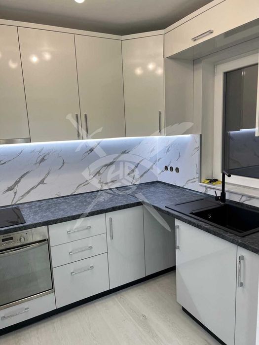 Къща - с. Подвис