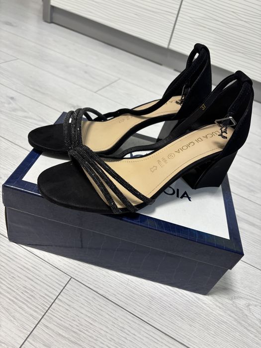 Pantofi cu toc ,marimea 37