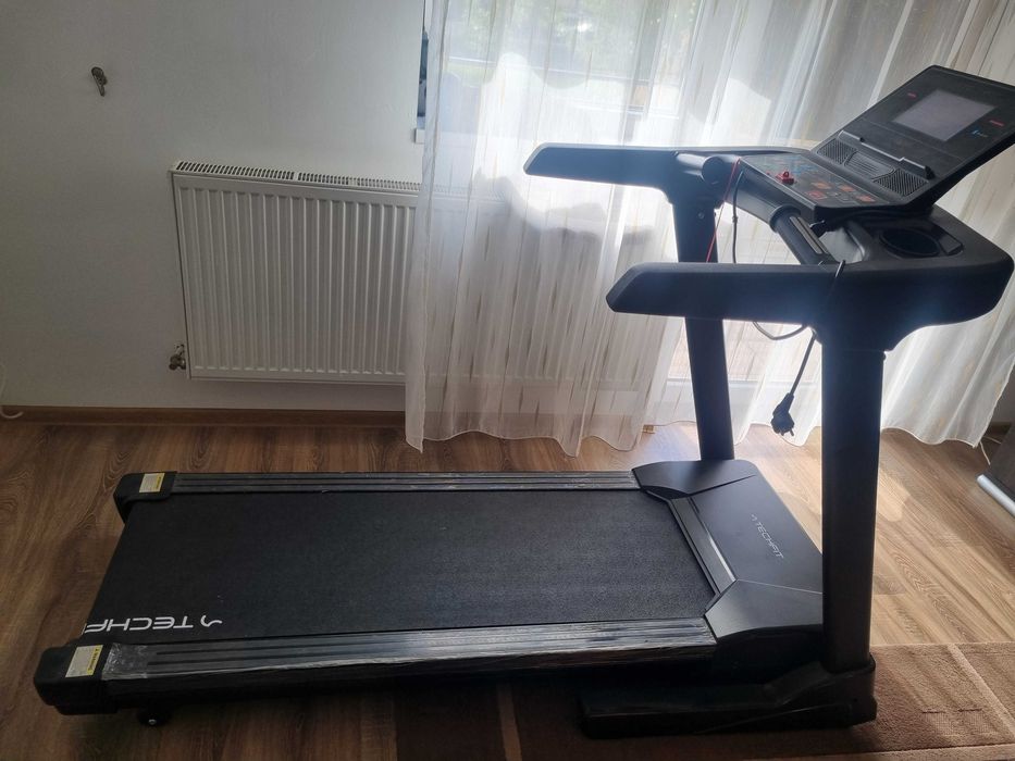 Vând banda alergare electrica Techfit mt300
