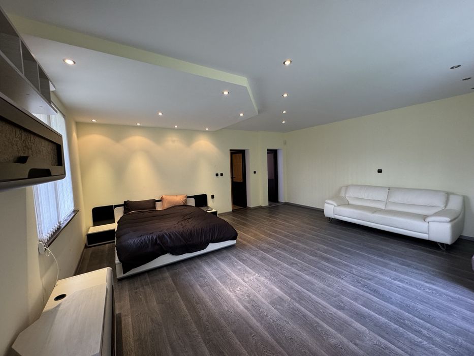 Продава се Къща в Казанлък - 380 кв.м за 343 €/кв.м - Снимка #8