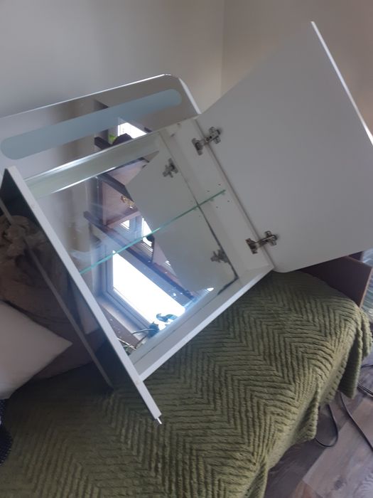 Продаю зеркало-полку в ванну б/у.