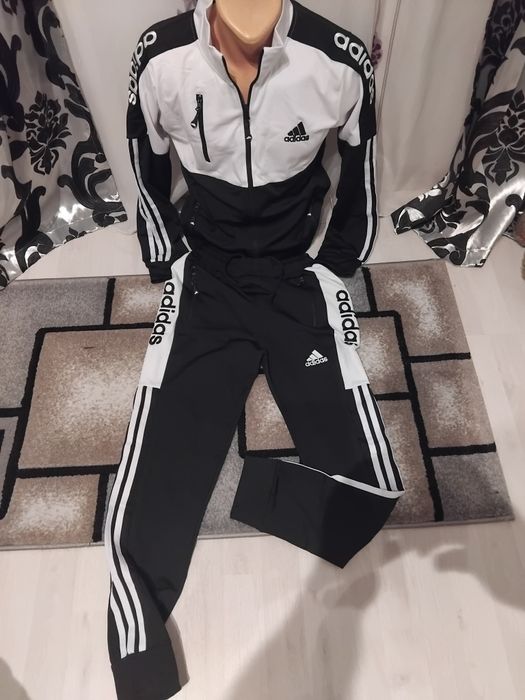 Trening bărbătesc Adidas.