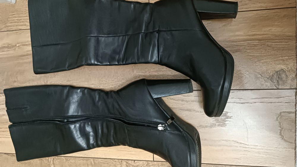 Продам женские сапоги