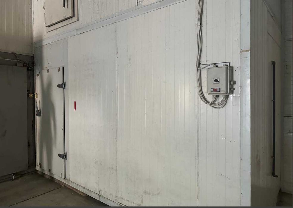 Склад 235 м2 с 3 хладилни камери, ЗПЗ